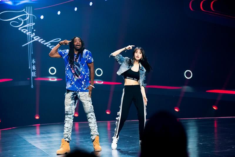 Angelababy《新舞林大会》马甲线闪现 网友:这