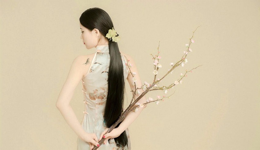 有着民族艺术美的靓丽古风装女子!