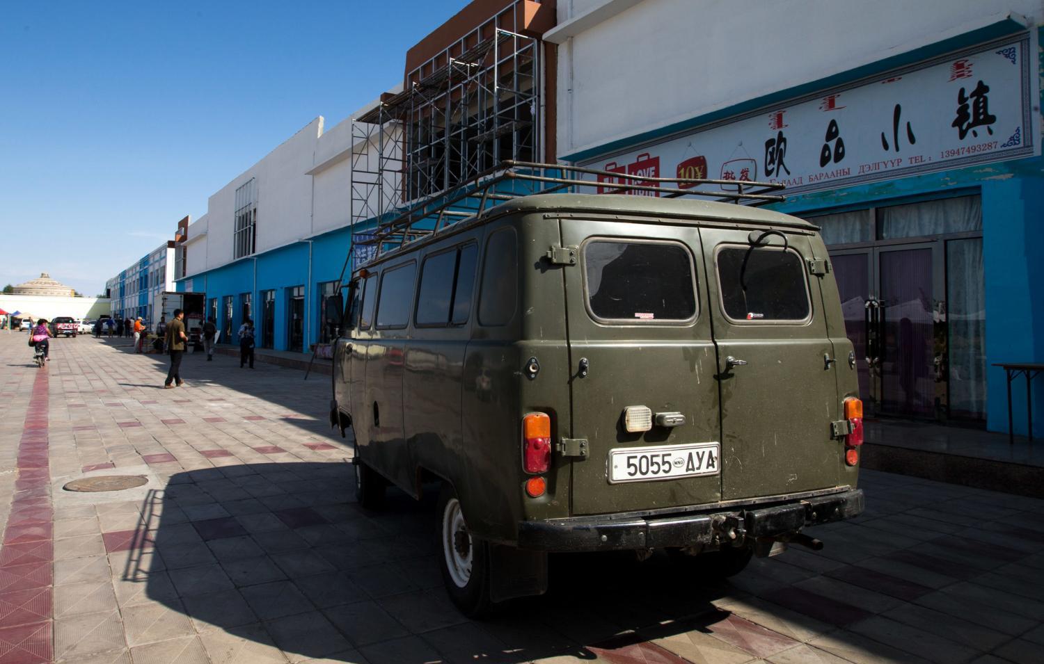 中蒙边境满街都是挂蒙古车牌的俄制老式军用面