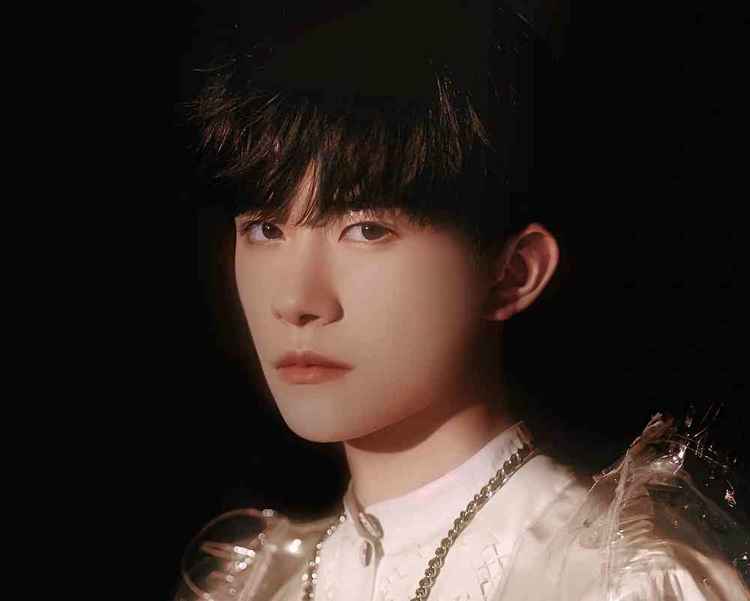 尽管易烊千玺在中戏有寝室,但他几乎不住校,那