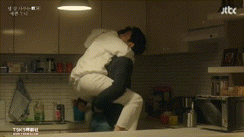 《经常请吃饭的漂亮姐姐》,谁不想要一个无微不至的奶