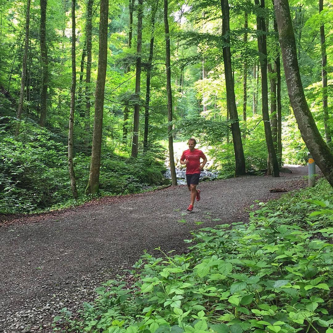 跑步脚扭伤了怎么办?不要着急,你要知道这些解