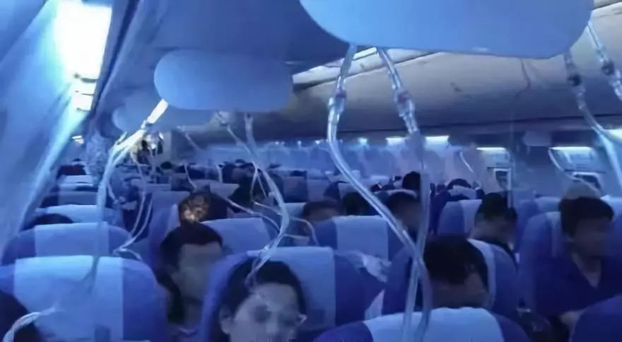 国航CA106航班急降事件:一根电子烟,差点害了