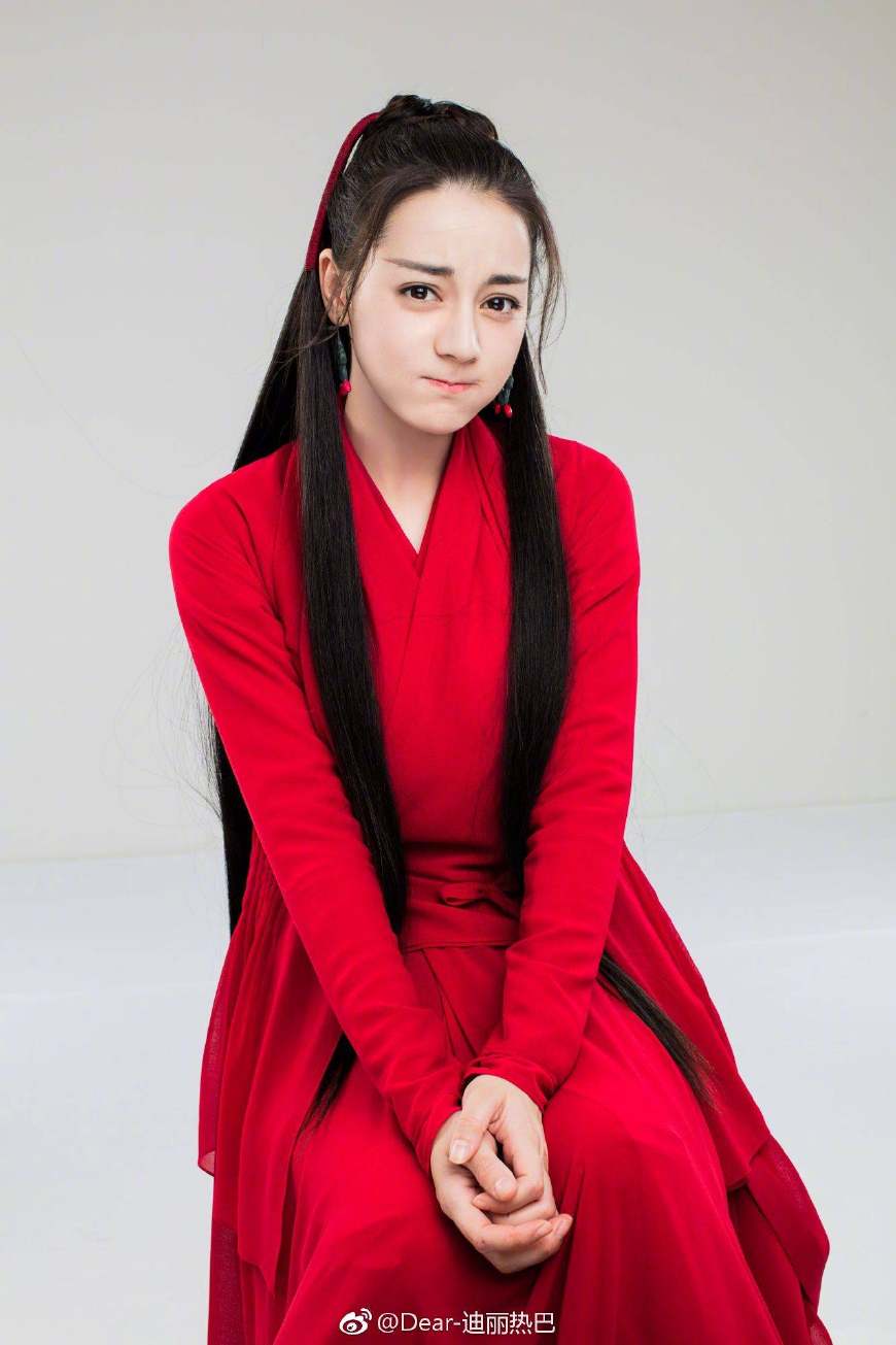 迪丽热巴生日无明星祝福,第一个依旧是跑男团