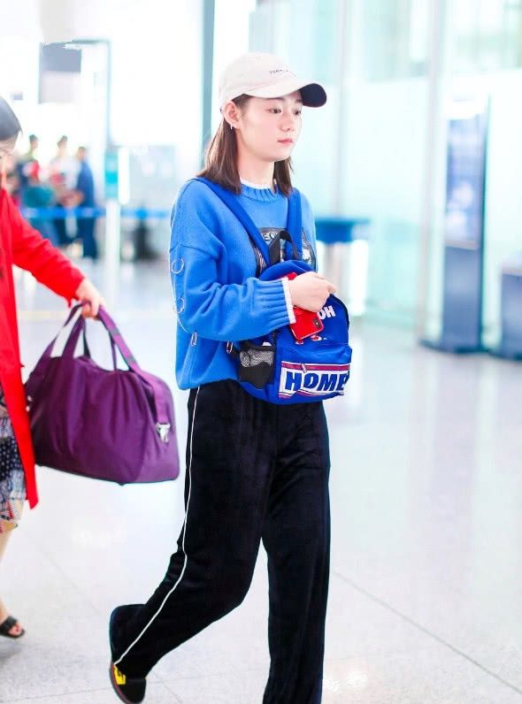 学生党不会搭双肩包?学杨紫谭松韵这样穿,轻松