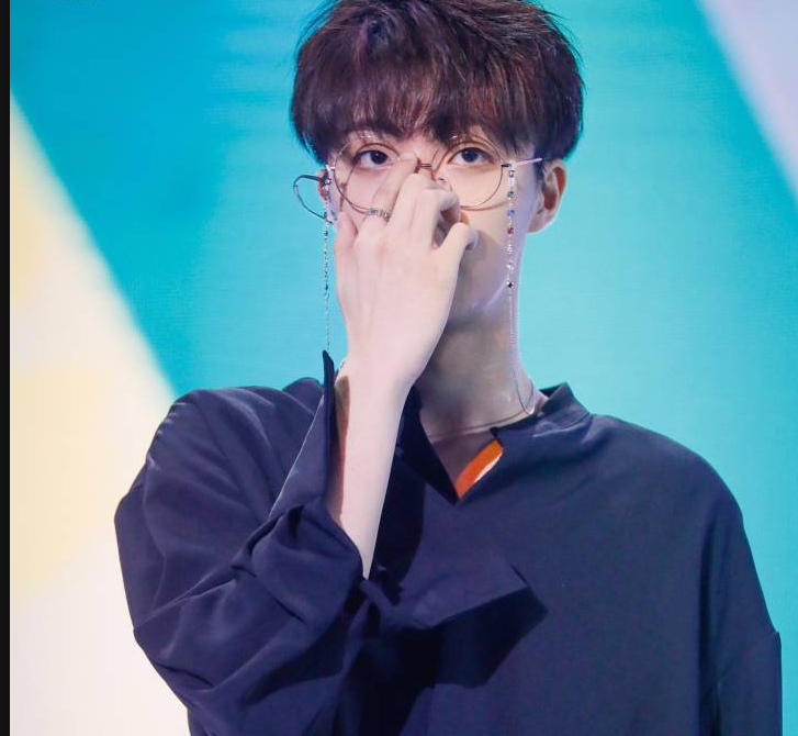 陈立农戴上眼镜让多少农糖姐姐少女心爆棚 在