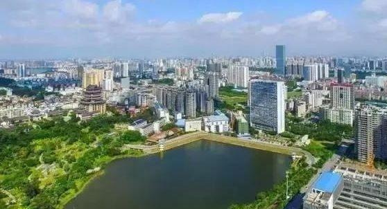 对比贵阳和南宁两个省会城市, 你更想到哪个城