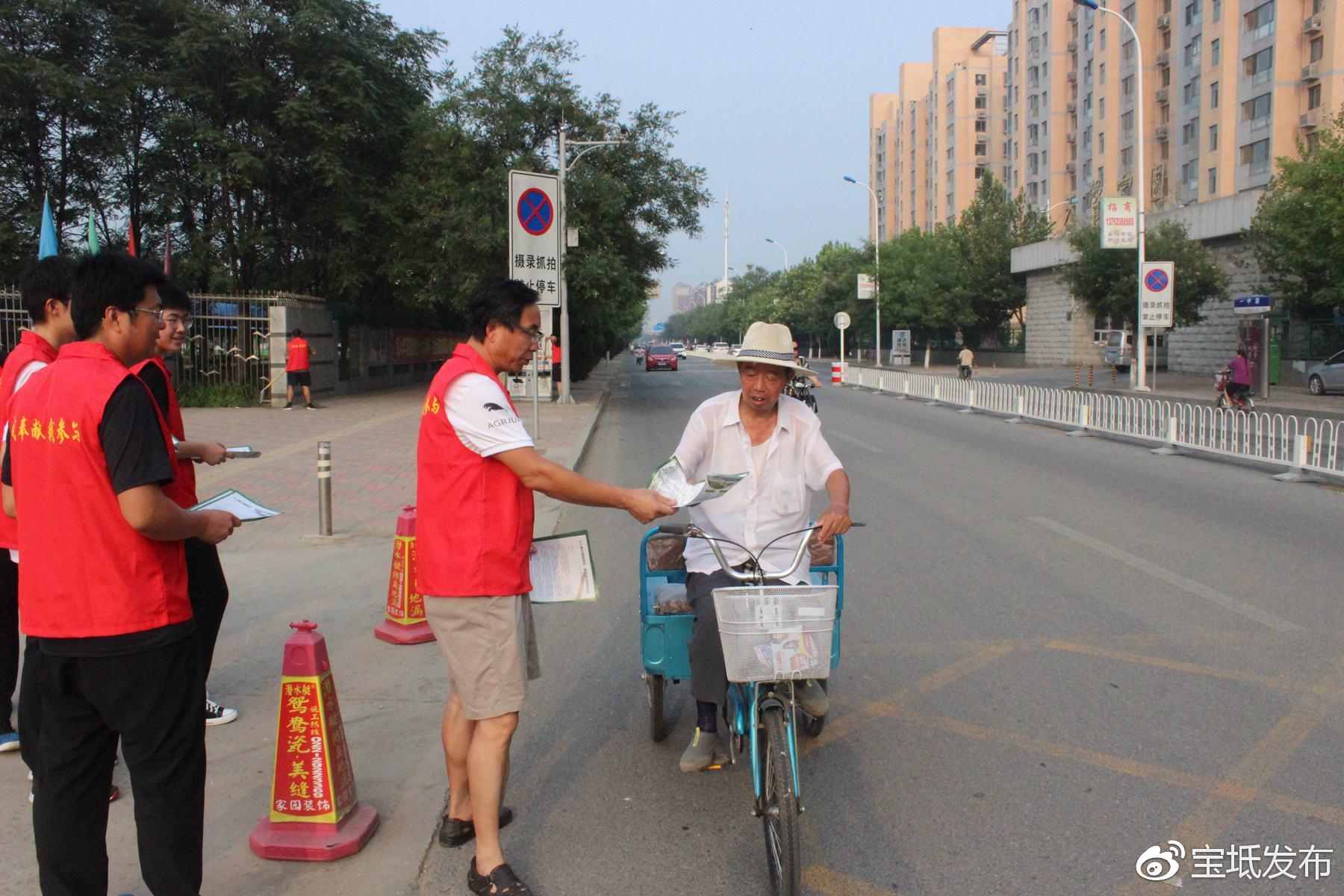 宝坻一中开展创城创卫,我奉献我参与主题实践活动