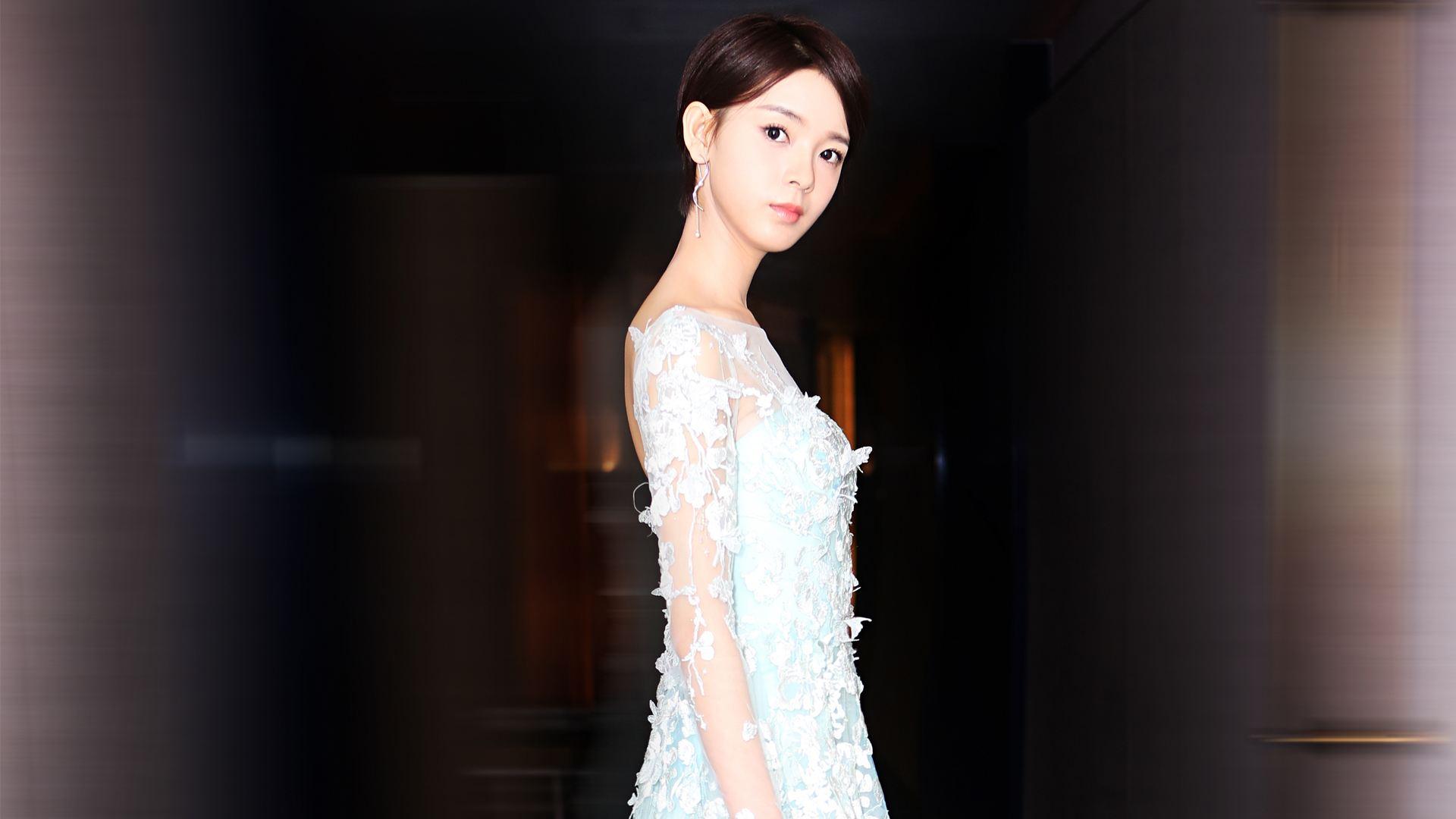 这位小花要火?她14岁就出道担当女主，如今因热播剧走红!