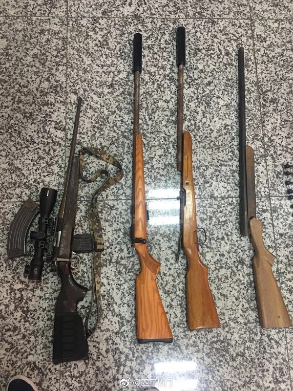 梨树警方侦破两起公安部督办网络贩枪大案 收缴枪支弹药堪比"军火库