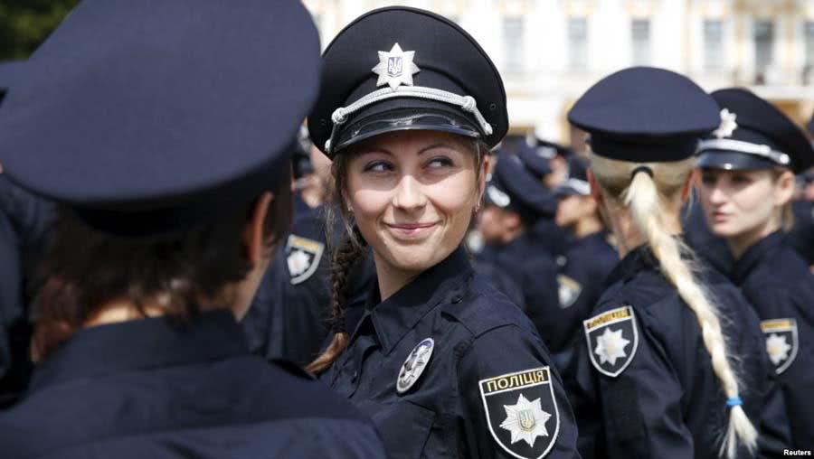 是什么样的?|乌克兰|警察|女警_新浪网