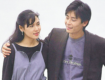 不输张学友的一代歌神,被毒哑后重度抑郁,今56岁妻离子散