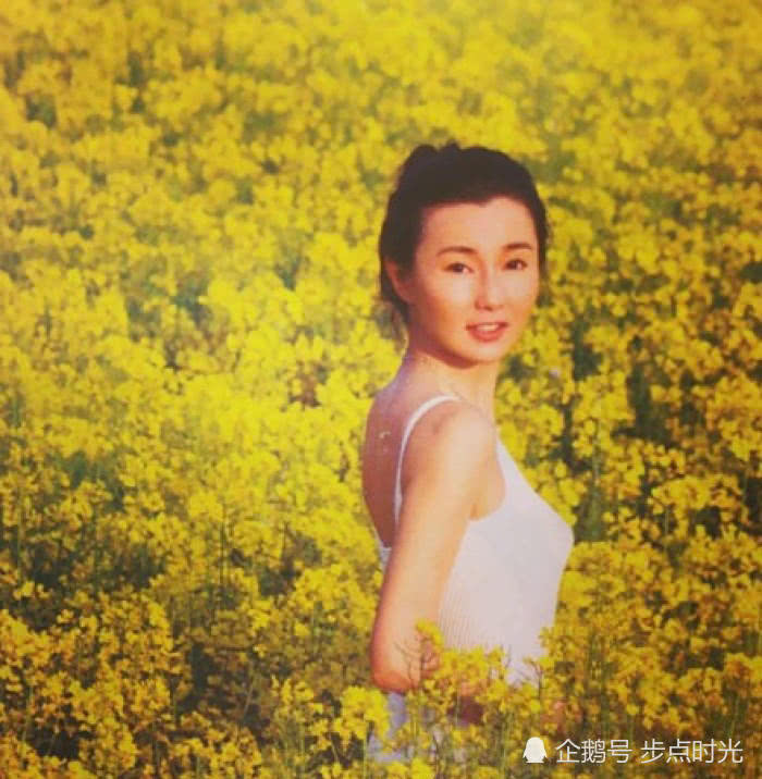 53岁张曼玉近照曝光，女神显老，但魅力难以抗拒！