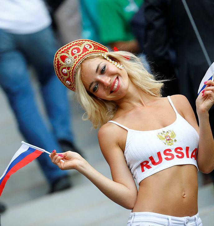 俄罗斯性感女球迷成世界杯最美女神,网友舔屏