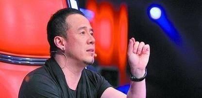 他还未娶妻生子, 可曾经穷到没钱加油的他, 现在却坐拥豪车无数!