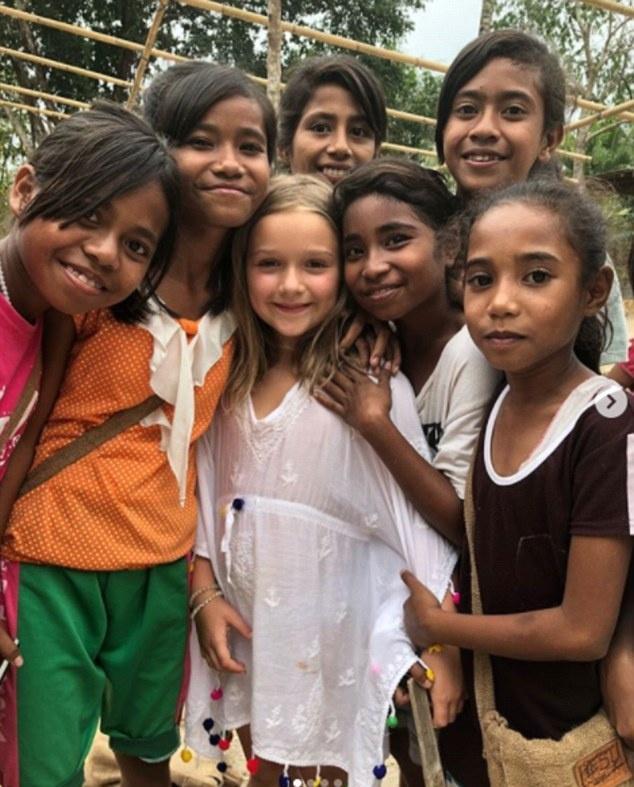 贝克汉姆一家去海外做志愿者,他拾起自己老本