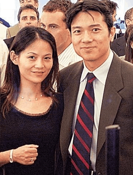 互联网界最有钱人的老婆都长什么样, 雷军的老婆吓到我了!