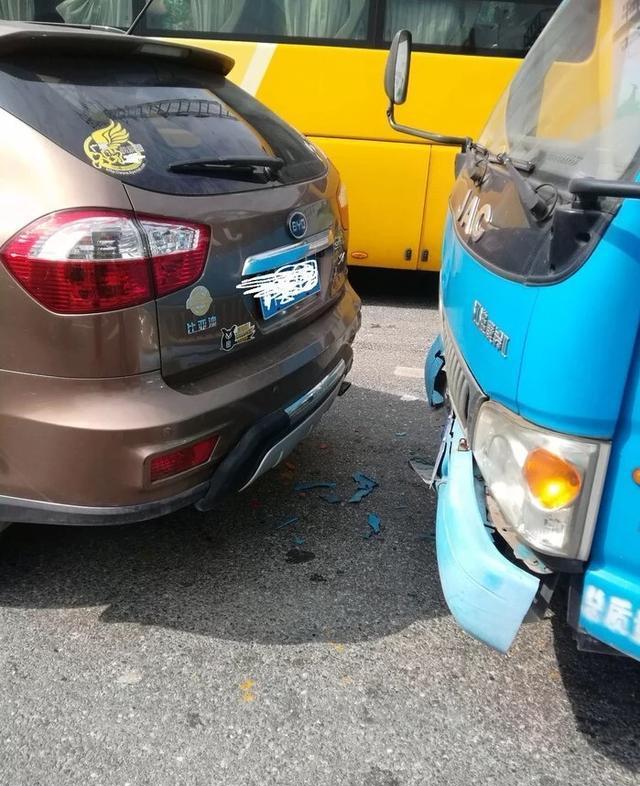 卡车碰了国产SUV, 看这做工质量, 比亚迪这次广告够吹一辈子了