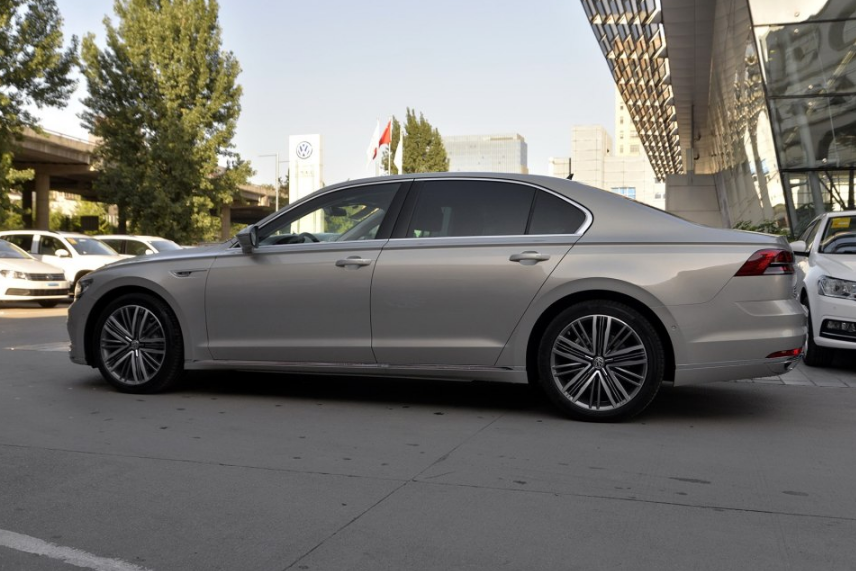 上市8个月降6万，逼格不输奥迪A6L！配3.0T+全时四驱，28万起！