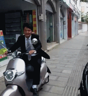 「搞笑Gif动图」我靠,这只二哈会武术啊!