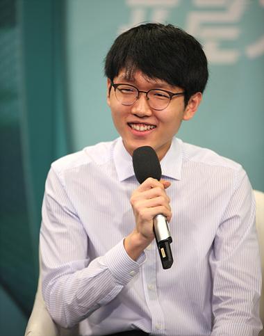 申真谞接受采访