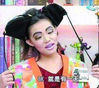 谢依霖宣布结婚，说8个字透露女谐星心酸，一细节证明老公大高个