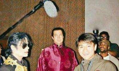 刘德华和迈克杰克逊的珍贵合影,华仔面朝镜头像个游客