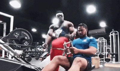 国外健身圈搞笑担当,拥有铠甲般肌肉,还是个健美冠军!