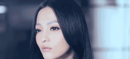 来看看到底是哪些神奇的彩妆让高光女神张韶涵灵动不