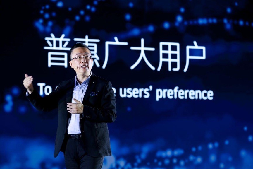 威马EX5如期而至,首批用户于交付大会提车,如