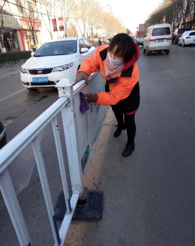除夕夜的最后坚守——致敬，那寒风中那一抹橘色的“黄玫瑰”！