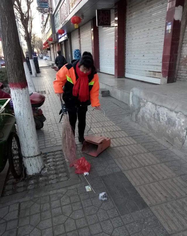 除夕夜的最后坚守——致敬，那寒风中那一抹橘色的“黄玫瑰”！