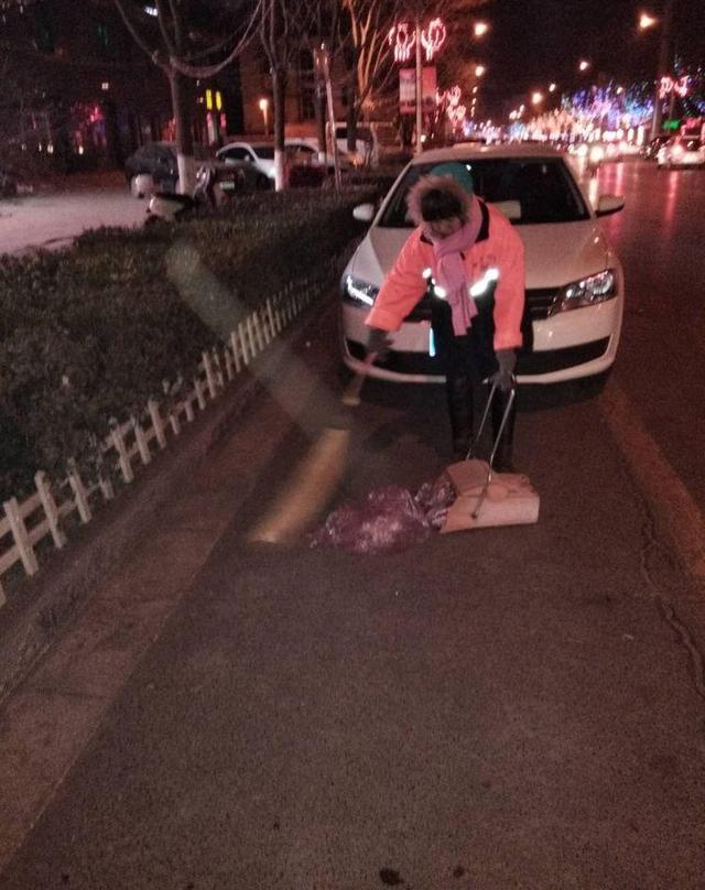 除夕夜的最后坚守——致敬，那寒风中那一抹橘色的“黄玫瑰”！
