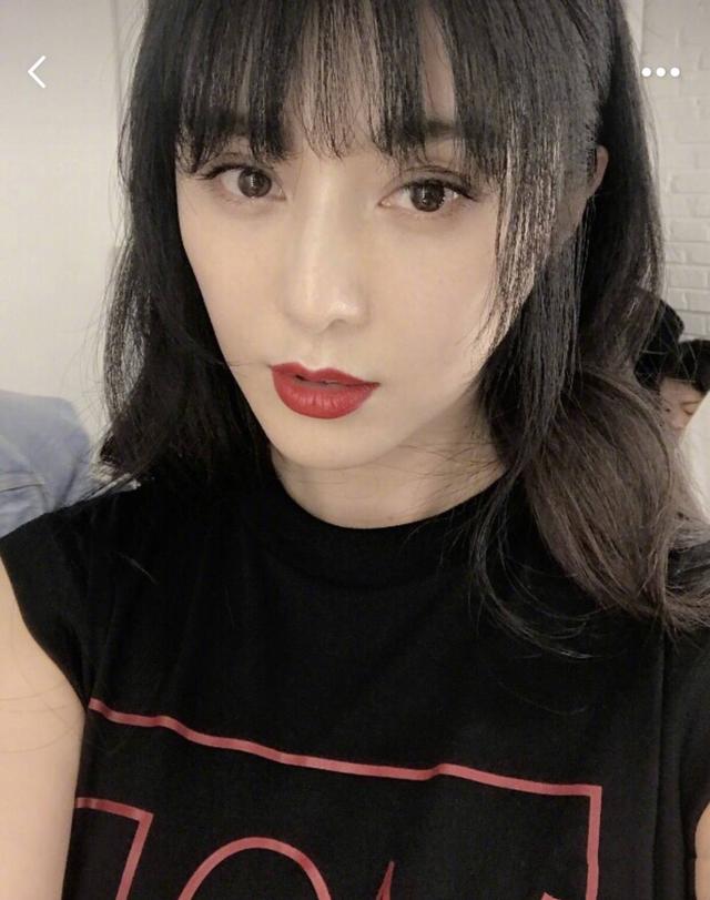 杨幂范冰冰关晓彤扎堆剪空气刘海,减龄发型为何有人惨变大妈?