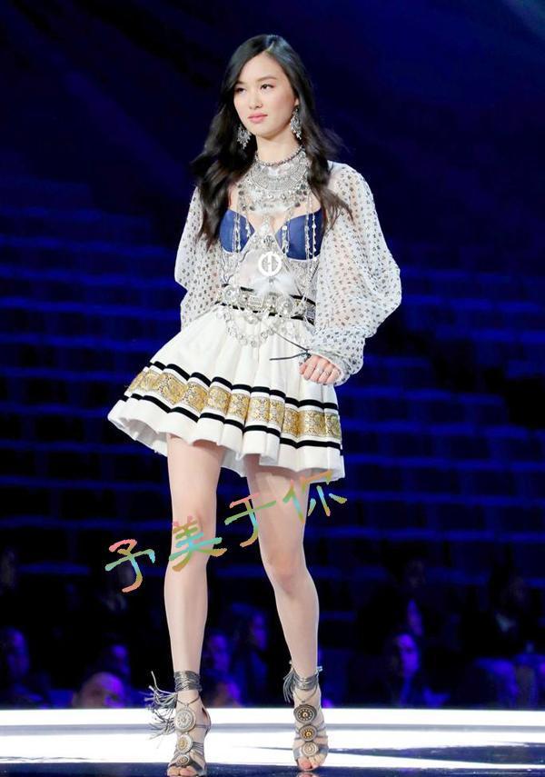 "七仙女"闪耀2017维密秀 大长腿 泳装"战袍"性感