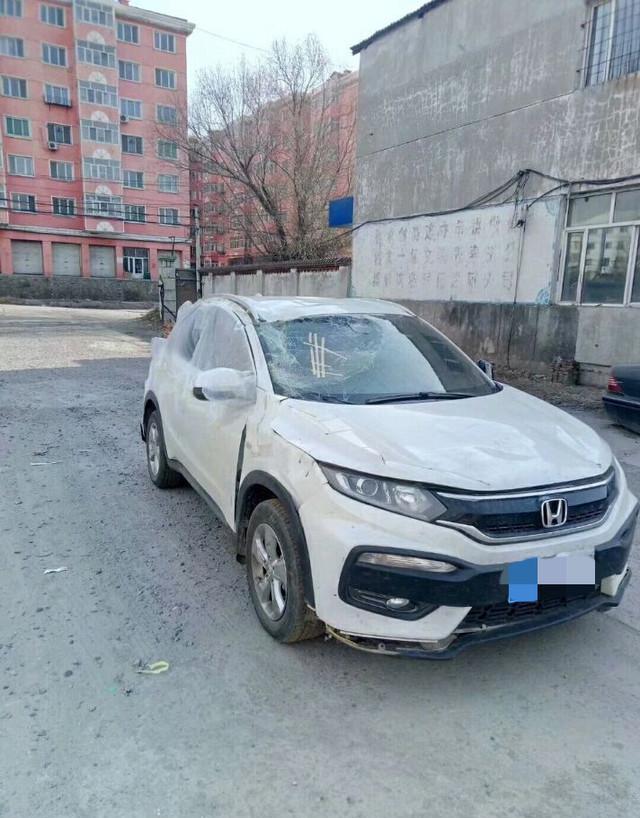 4月份刚提的本田XR-V被女同事借走开沟里了, 她说: 我就是不赔!