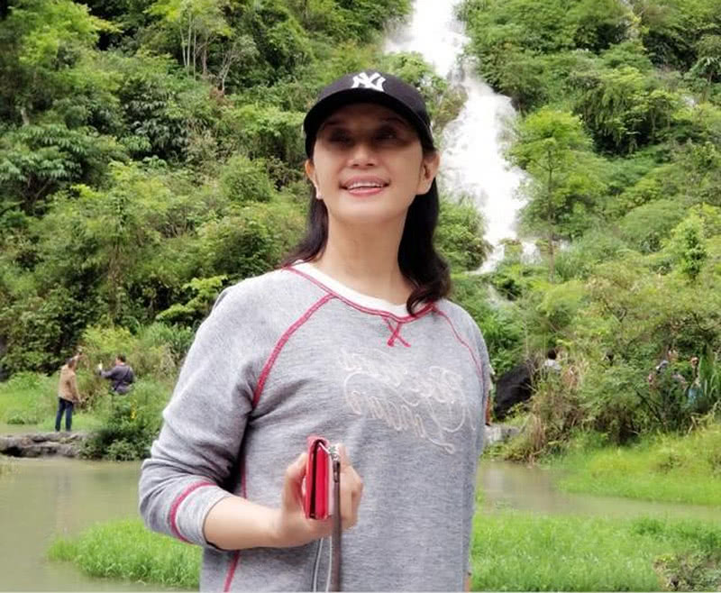 一个被遗忘的女演员，二婚嫁圈外老公，女儿有气质，儿子长相堪忧