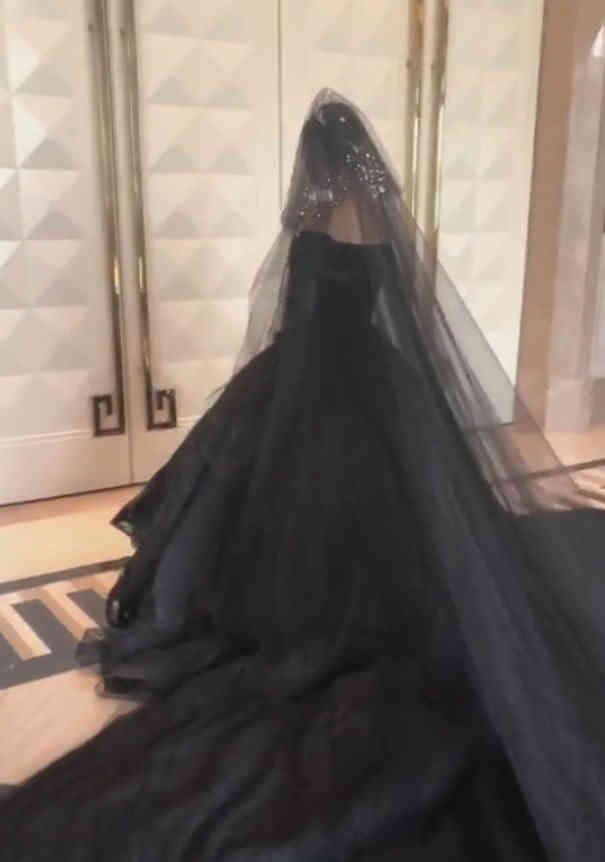 抖音上的黑色婚纱图片