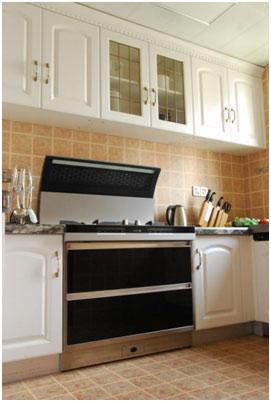 老厨房翻新:集成灶好还是传统油烟机好?