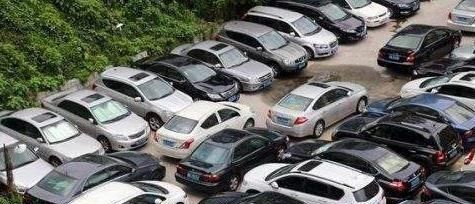 车子被撞后该先报警还是先找保险？搞错顺序一分不赔！