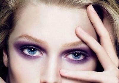 脸颊两侧一晒到太阳就发红,皮肤敏感怎么修复