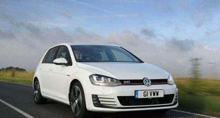 高尔夫8内饰两块大屏幕，神似奔驰S级，这是要火的节奏啊