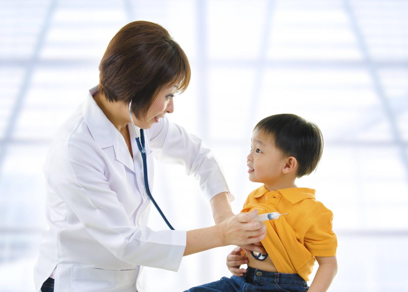 宝宝呼吸急促喉咙有痰, 这不是感冒, 是小儿肺炎