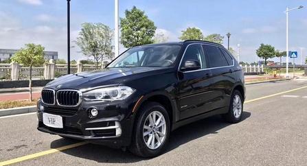 百万宝马汽车才一年多，二手价格30多万，朋友直言这款车买不得