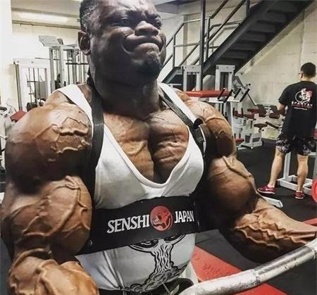 国外健身圈搞笑担当,拥有铠甲般肌肉,还是个健