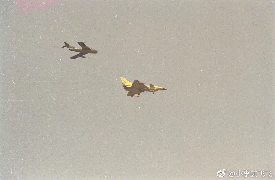 歼10是我国第一架完全自主研制的三代机,设计