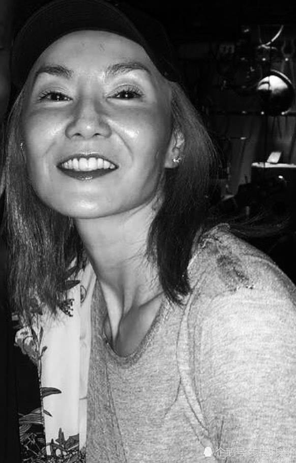 53岁张曼玉近照曝光，女神显老，但魅力难以抗拒！