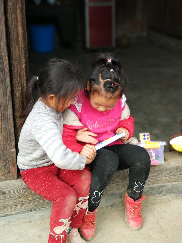 高中生喜欢和小孩子玩 中学生被说幼稚怎么办