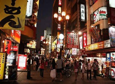 中国游客在日本免税店抢购茅台,为何国货出国