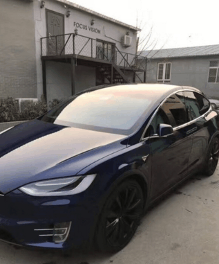 河北小伙花85万买辆电动汽车, 打开车门后朋友们纷纷叫好